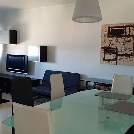 With 3 Bedrooms In Lisboa, With Wifi - 23 Km From The アパート *