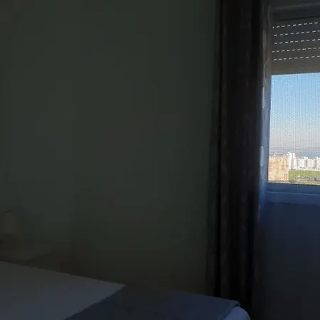With 3 Bedrooms In Lisboa, With Wifi - 23 Km From The アパート